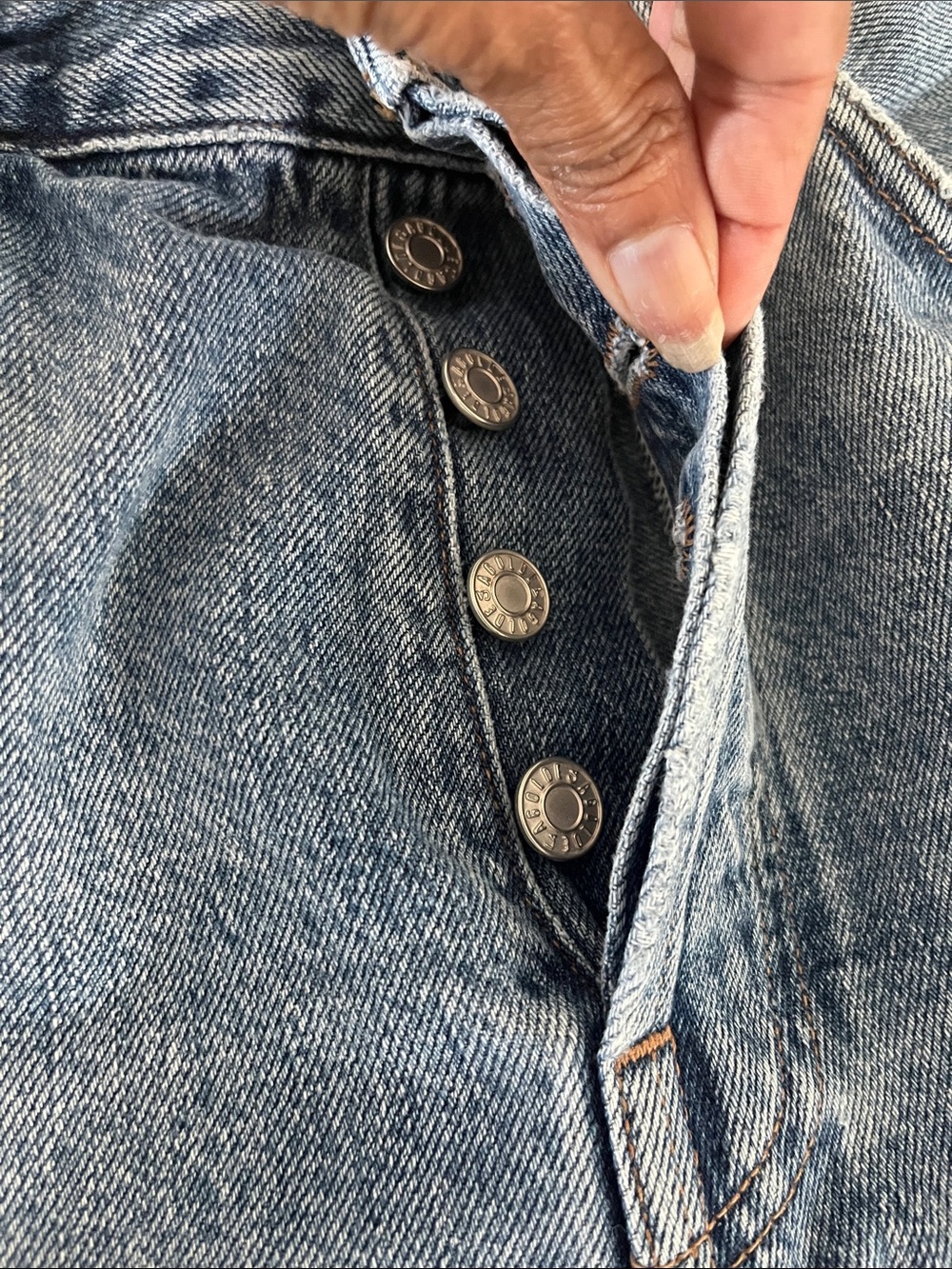 Agolde Light Blue High-Rise Frayed Denim Bermuda Shorts 90’s cut - Picture 3 of 5